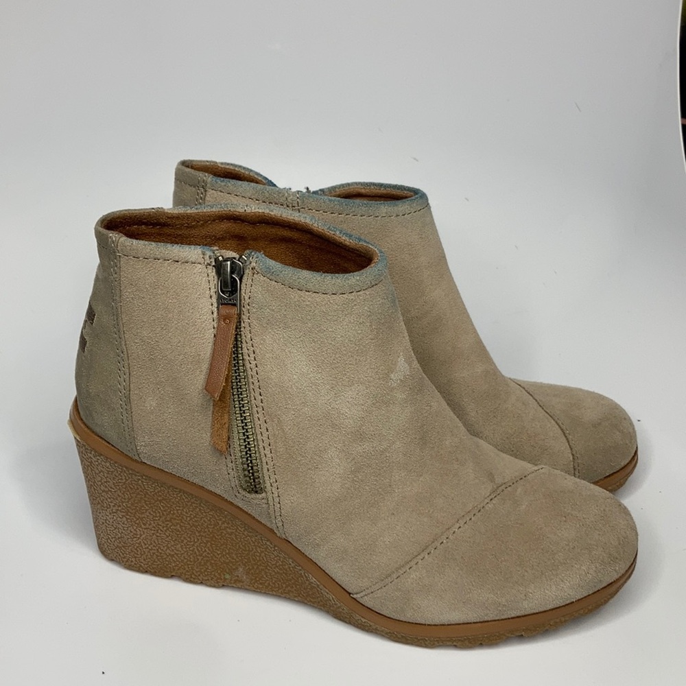 Toms suede wedge Booties tan size 8